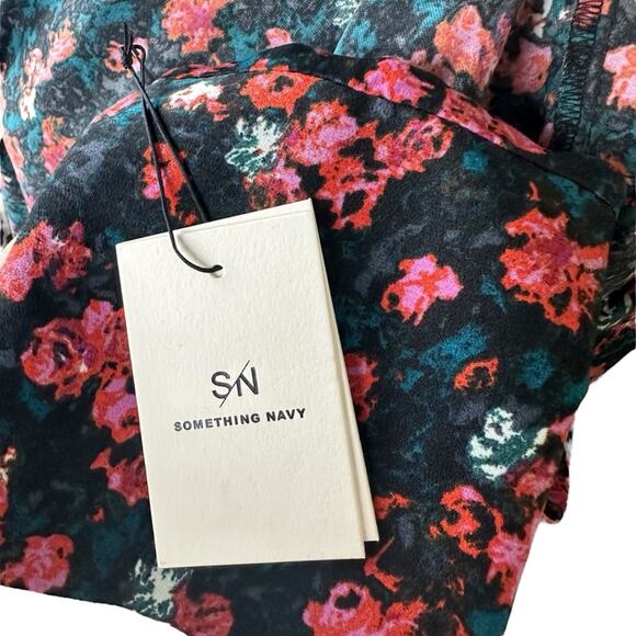 Something Navy Pink Rosebud Painterly Roses Top NWT Size XXL - Picture 7 of 9